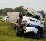 Impactante choque de dos camiones en la autopista a Buenos Aires