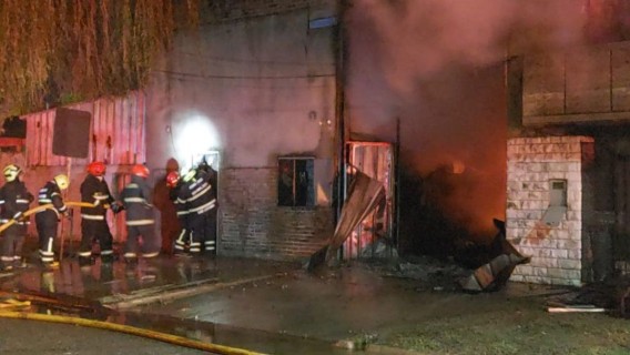 Un incendio en la zona norte de San Lorenzo movilizó a bomberos de toda la región
