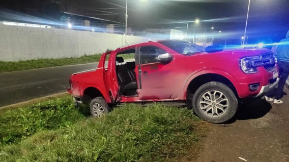 Tres heridos graves en un choque entre un camión y una camioneta en Roldán