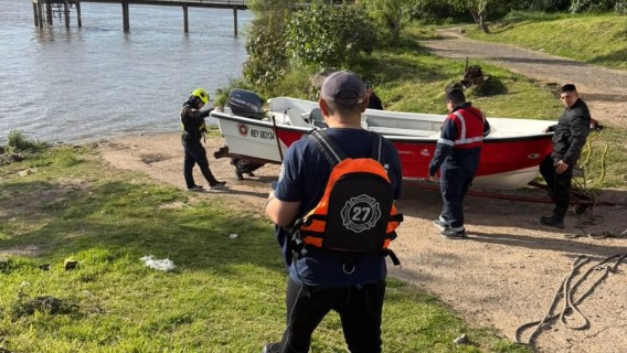 Desesperada búsqueda de tres desaparecidos en el río Paraná: un nuevo indicio reorientó el operativo