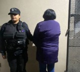 El test de alcoholemia dio positivo y lo detuvieron porque su pareja pateó el patrullero