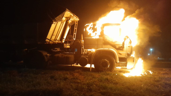 Susto en la autopista Rosario-Buenos Aires por el incendio de un camión