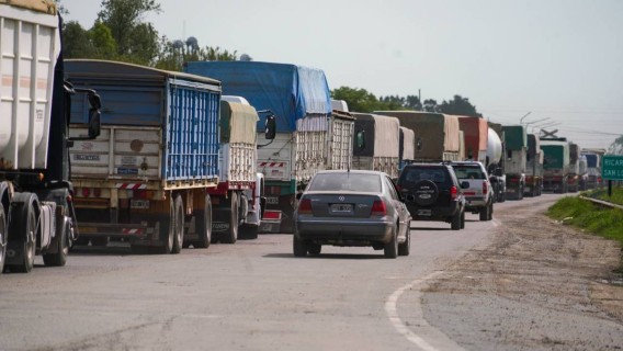 Demoras y congestión en rutas del cordón industrial por alta presencia de camiones