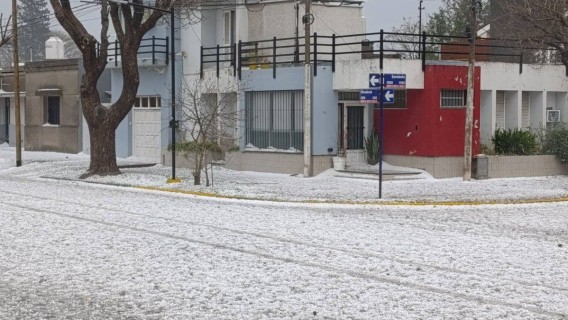 El viento y el granizo castigaron a San Genaro y Las Rosas: 