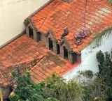 Operativo insólito por un robo: se quedó dormido arriba del techo con una bicicleta