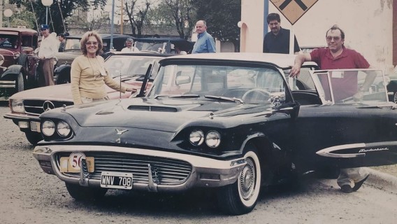 El histórico Thunderbird del ex intendente Luis Cándido Carballo recibirá su patente provincial