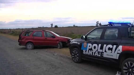 Una bebé de dos meses salió despedida de un auto que volcó cerca de Álvarez y está grave