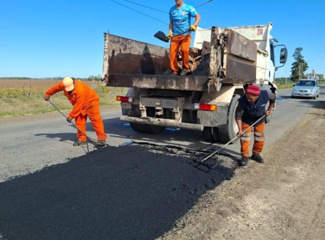 Avanzan obras de pavimento y bacheo en Manuel Ocampo y Pinzón