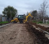 Obras de cordón cuneta y asfalto en diferentes barrios de Pergamino