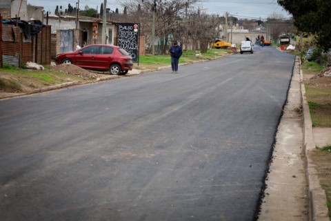 Más pavimento para el Barrio Acevedo